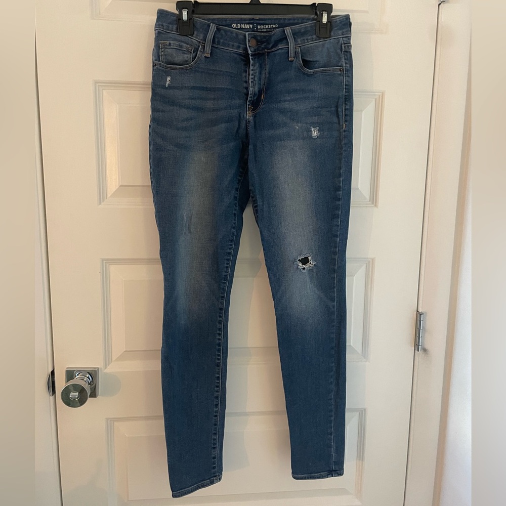Old Navy Rockstar Distressed Jeans - 6